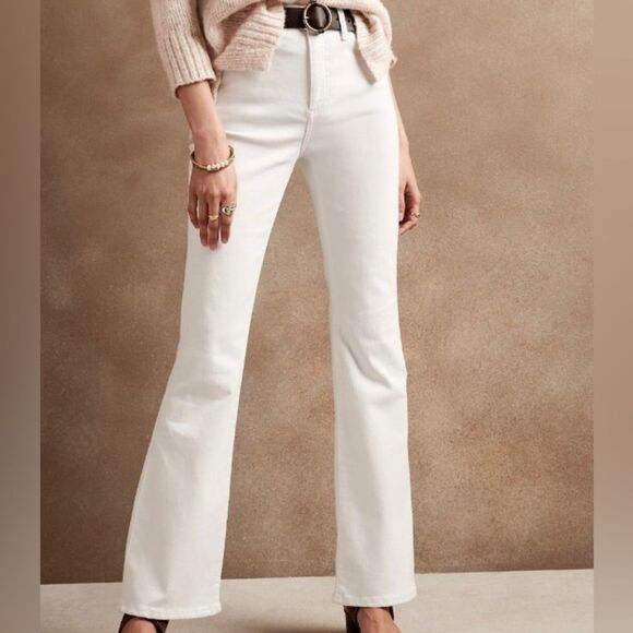 NWT! Banana Republic White High Rise Bootcut Jeans - Size 0 Petite / 25 Petite🔹 - Picture 1 of 2